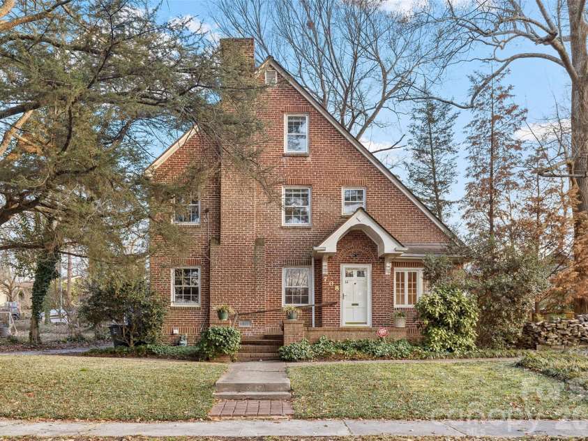 708 Lake Drive, Greensboro, NC 27401.  MLS# CAR4356652, YatesRealty ID 16840. 