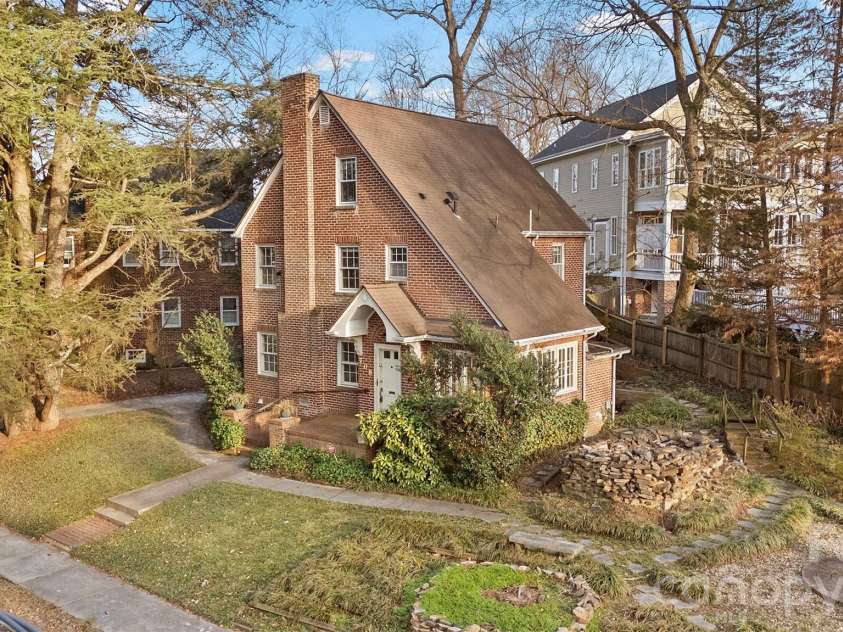 708 Lake Drive, Greensboro, NC 27401.  MLS# CAR4356652, YatesRealty ID 16840. 