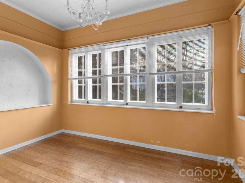 708 Lake Drive, Greensboro, NC 27401.  MLS# CAR4356652, YatesRealty ID 16840. 