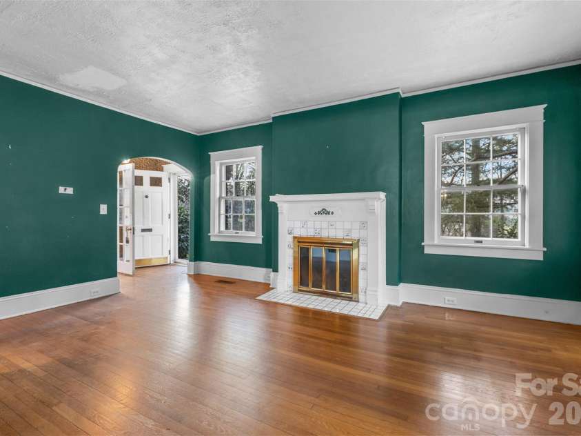 708 Lake Drive, Greensboro, NC 27401.  MLS# CAR4356652, YatesRealty ID 16840. 