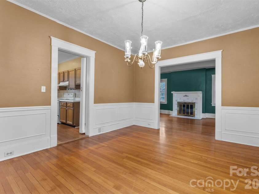 708 Lake Drive, Greensboro, NC 27401.  MLS# CAR4356652, YatesRealty ID 16840. 