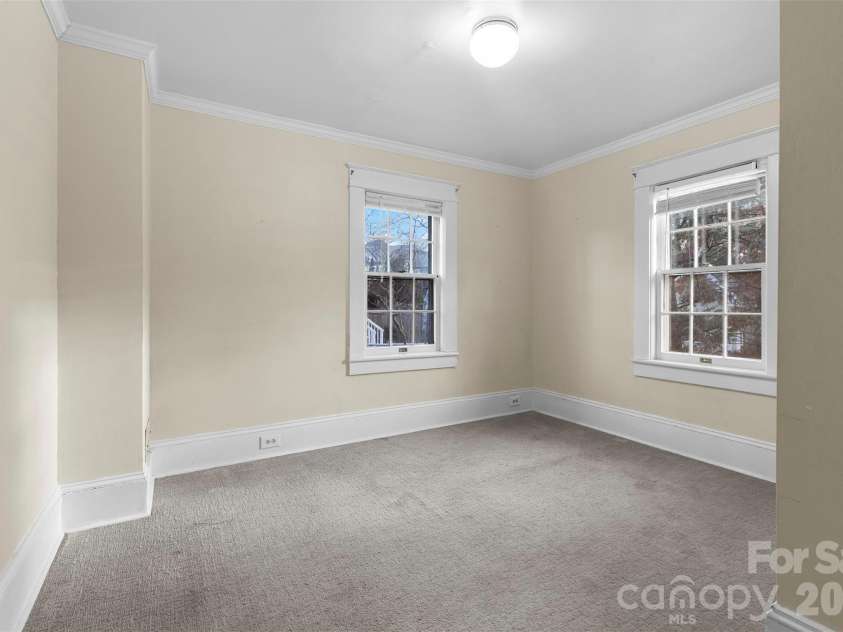 708 Lake Drive, Greensboro, NC 27401.  MLS# CAR4356652, YatesRealty ID 16840. 