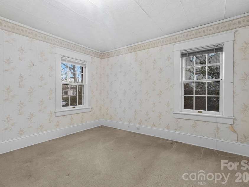 708 Lake Drive, Greensboro, NC 27401.  MLS# CAR4356652, YatesRealty ID 16840. 