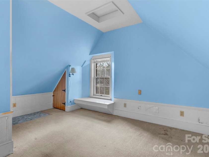 708 Lake Drive, Greensboro, NC 27401.  MLS# CAR4356652, YatesRealty ID 16840. 