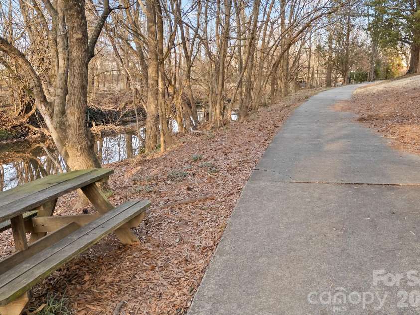 708 Lake Drive, Greensboro, NC 27401.  MLS# CAR4356652, YatesRealty ID 16840. 