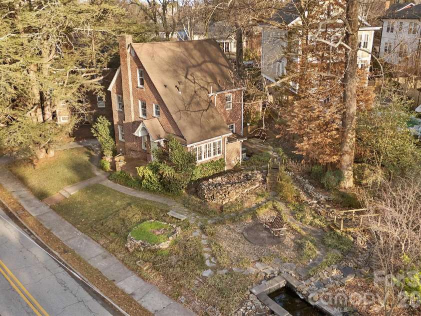 708 Lake Drive, Greensboro, NC 27401.  MLS# CAR4356652, YatesRealty ID 16840. 