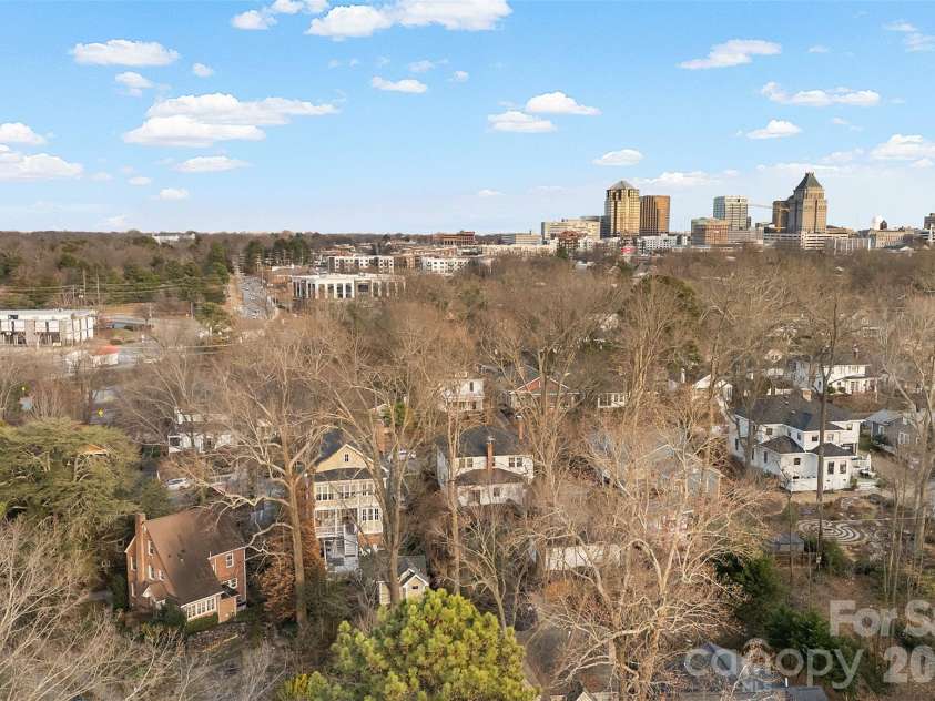 708 Lake Drive, Greensboro, NC 27401.  MLS# CAR4356652, YatesRealty ID 16840. 