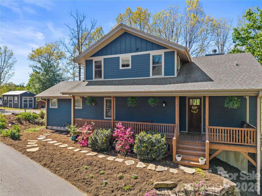 9 Elkmont Drive, Asheville, NC 28804.  MLS# CAR4371765, YatesRealty ID 16841. 