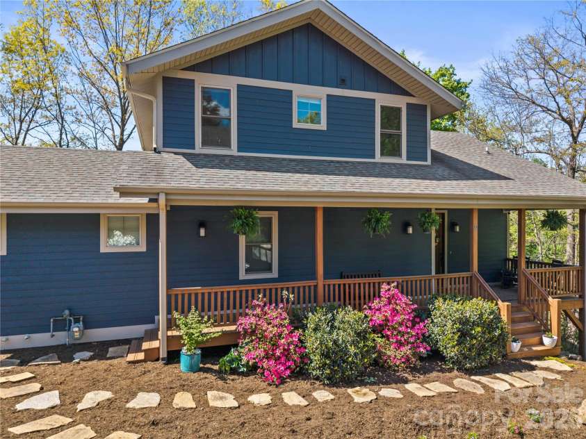 9 Elkmont Drive, Asheville, NC 28804.  MLS# CAR4371765, YatesRealty ID 16841. 