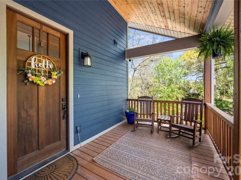 9 Elkmont Drive, Asheville, NC 28804.  MLS# CAR4371765, YatesRealty ID 16841. 
