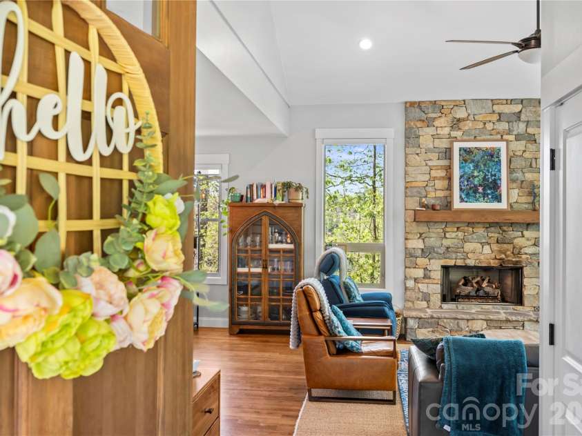 9 Elkmont Drive, Asheville, NC 28804.  MLS# CAR4371765, YatesRealty ID 16841. 