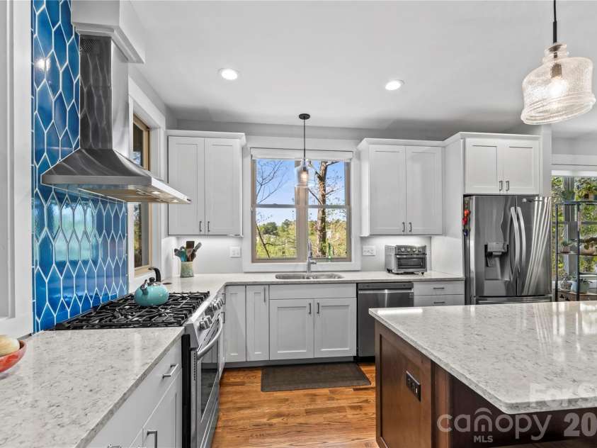 9 Elkmont Drive, Asheville, NC 28804.  MLS# CAR4371765, YatesRealty ID 16841. 