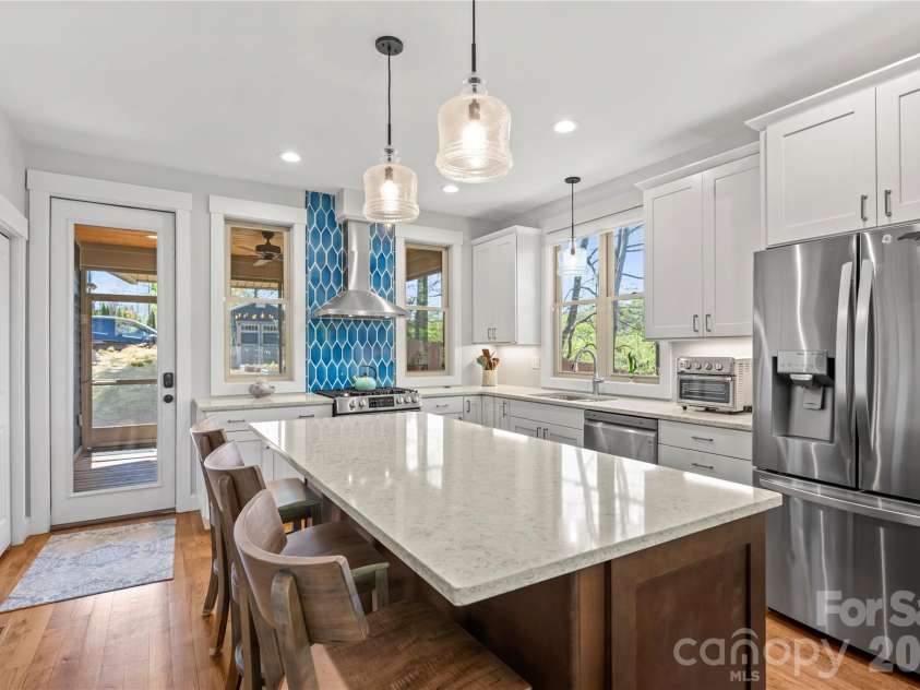 9 Elkmont Drive, Asheville, NC 28804.  MLS# CAR4371765, YatesRealty ID 16841. 