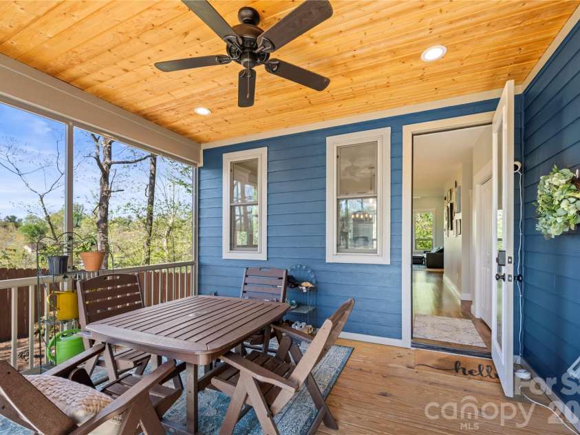 9 Elkmont Drive, Asheville, NC 28804.  MLS# CAR4371765, YatesRealty ID 16841. 