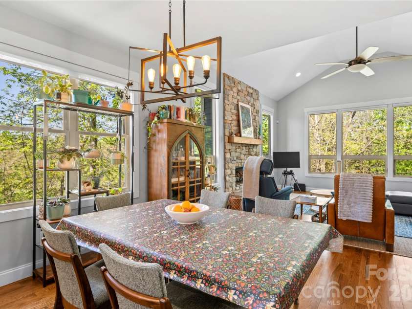 9 Elkmont Drive, Asheville, NC 28804.  MLS# CAR4371765, YatesRealty ID 16841. 