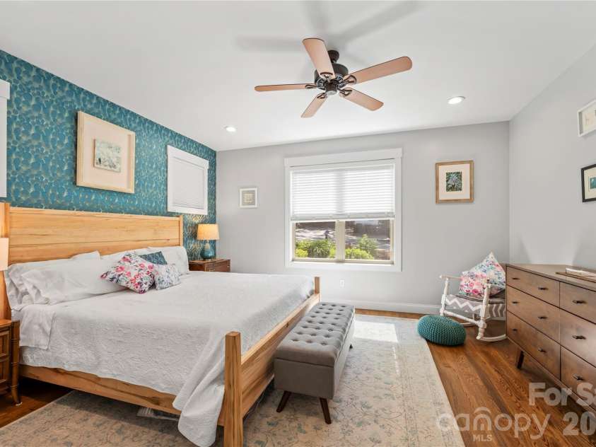 9 Elkmont Drive, Asheville, NC 28804.  MLS# CAR4371765, YatesRealty ID 16841. 