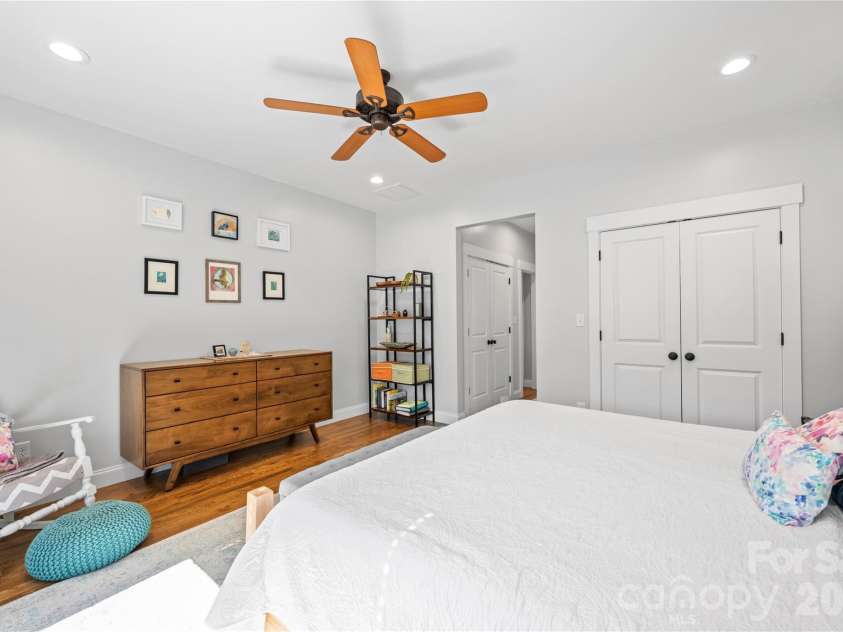 9 Elkmont Drive, Asheville, NC 28804.  MLS# CAR4371765, YatesRealty ID 16841. 