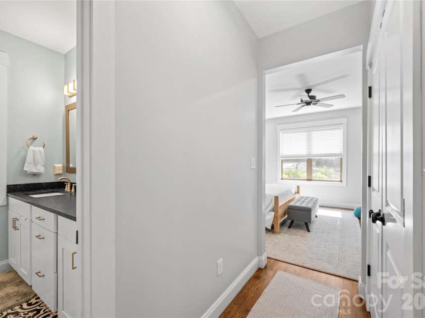9 Elkmont Drive, Asheville, NC 28804.  MLS# CAR4371765, YatesRealty ID 16841. 