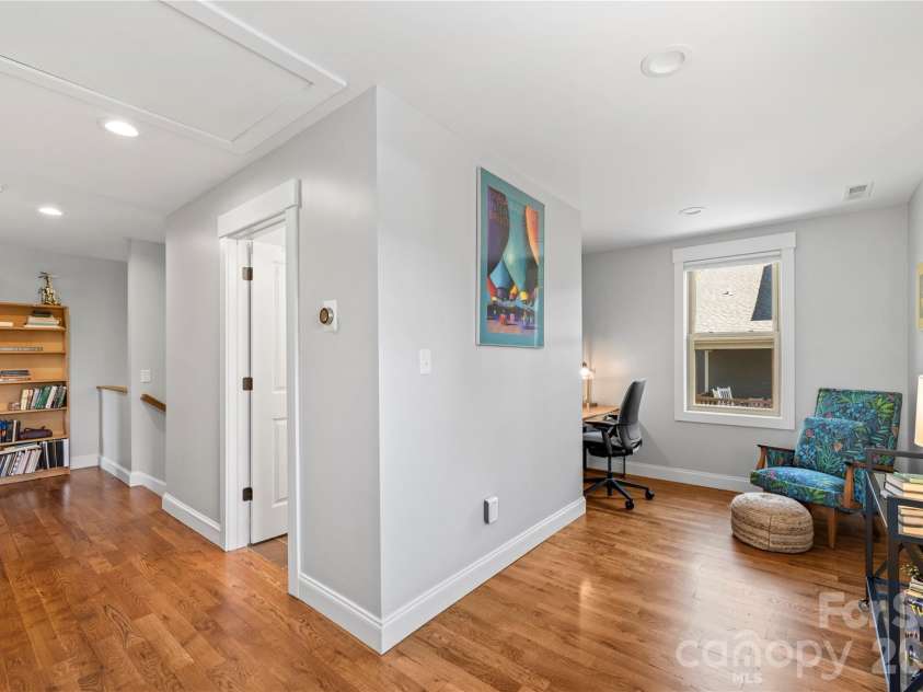 9 Elkmont Drive, Asheville, NC 28804.  MLS# CAR4371765, YatesRealty ID 16841. 