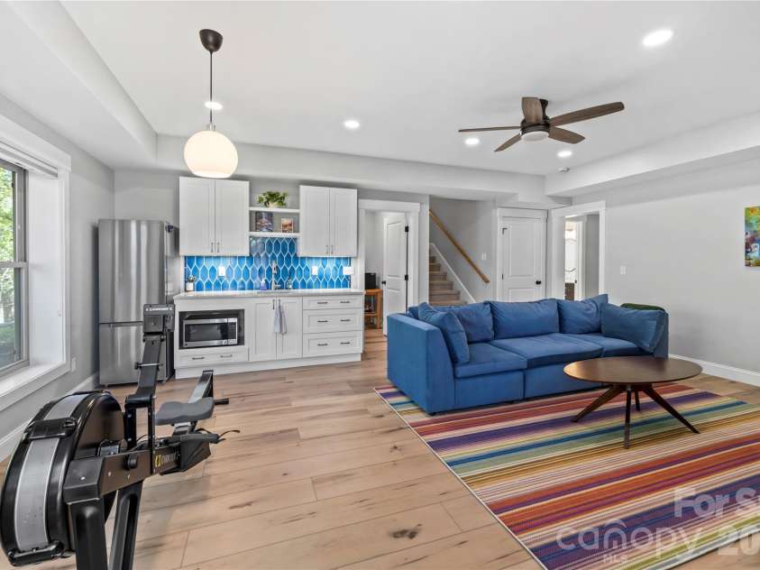 9 Elkmont Drive, Asheville, NC 28804.  MLS# CAR4371765, YatesRealty ID 16841. 
