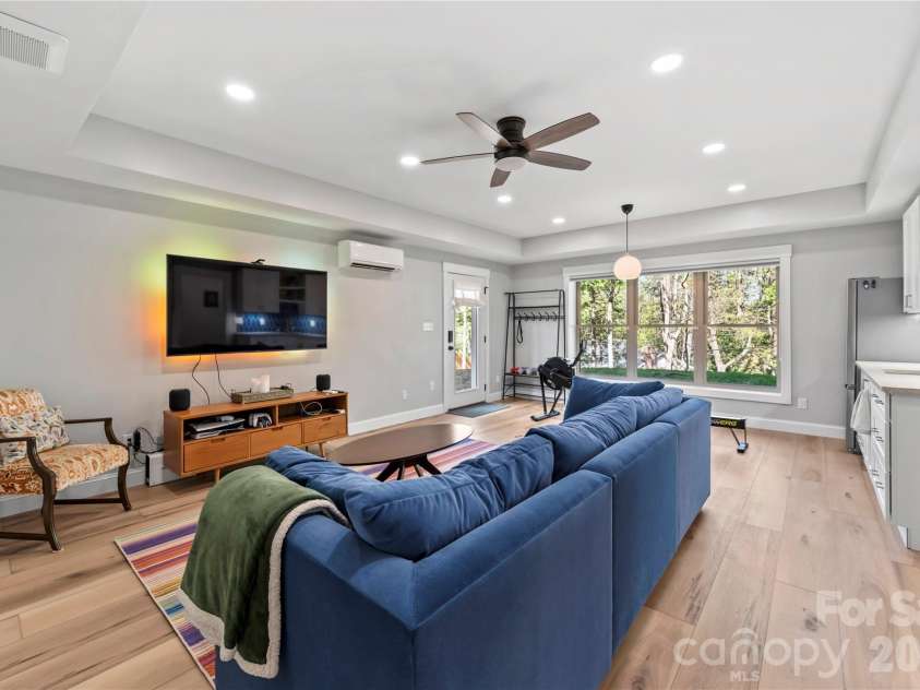 9 Elkmont Drive, Asheville, NC 28804.  MLS# CAR4371765, YatesRealty ID 16841. 