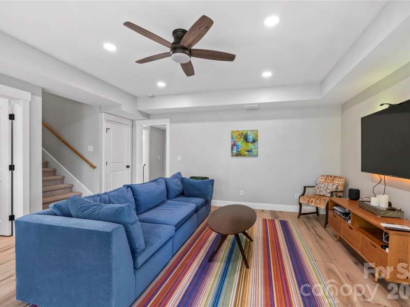 9 Elkmont Drive, Asheville, NC 28804.  MLS# CAR4371765, YatesRealty ID 16841. 