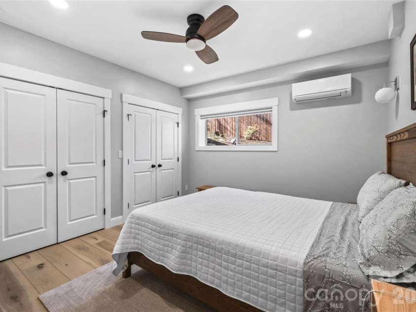 9 Elkmont Drive, Asheville, NC 28804.  MLS# CAR4371765, YatesRealty ID 16841. 