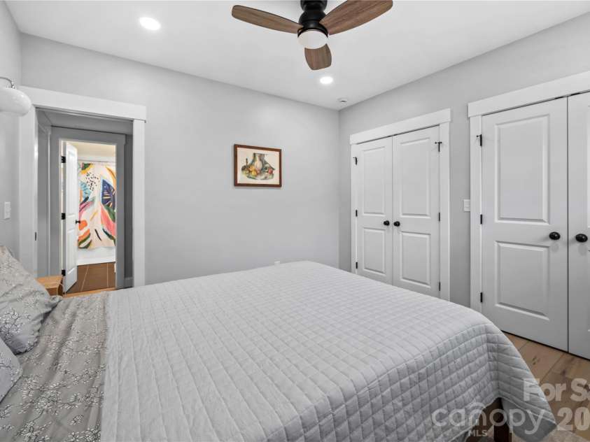 9 Elkmont Drive, Asheville, NC 28804.  MLS# CAR4371765, YatesRealty ID 16841. 