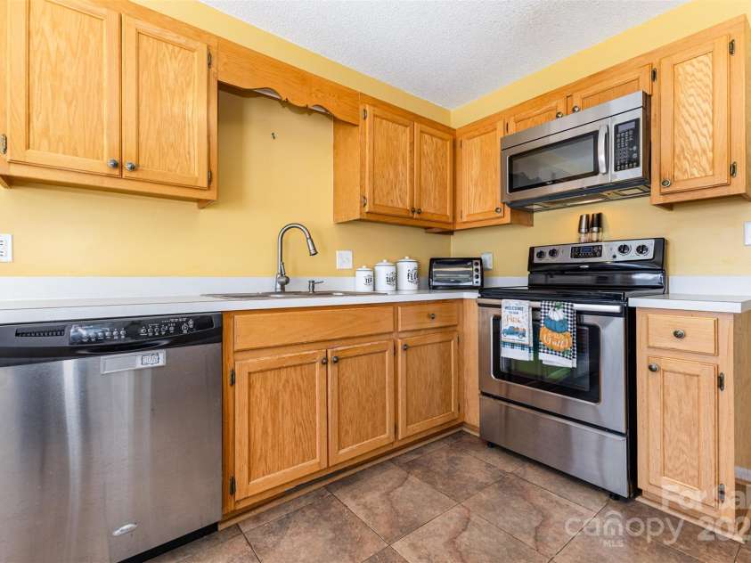 1976 Mcilwain Road, Lancaster, SC 29720.  MLS# CAR4299274, YatesRealty ID 16842. Kitchen