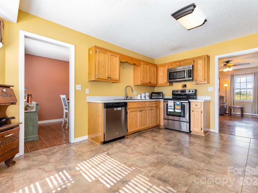 1976 Mcilwain Road, Lancaster, SC 29720.  MLS# CAR4299274, YatesRealty ID 16842. Kitchen