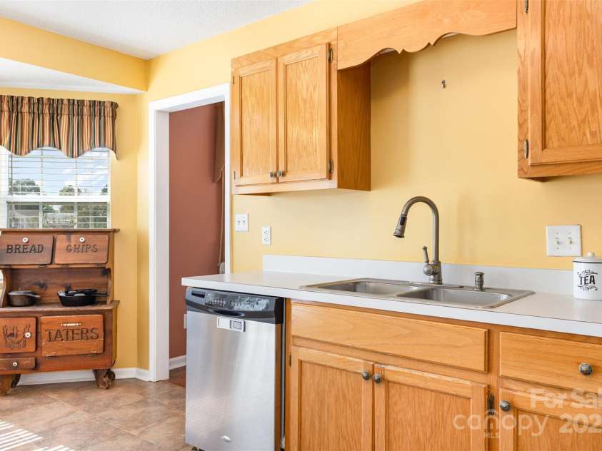 1976 Mcilwain Road, Lancaster, SC 29720.  MLS# CAR4299274, YatesRealty ID 16842. Kitchen