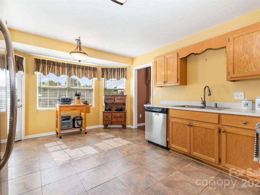 1976 Mcilwain Road, Lancaster, SC 29720.  MLS# CAR4299274, YatesRealty ID 16842. Kitchen into breakfast nook