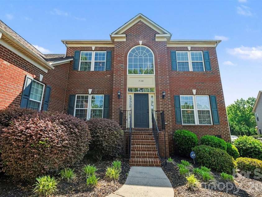 7608 Clarke Ridge Court, Charlotte, NC 28269.  MLS# CAR4374193, YatesRealty ID 16842. 