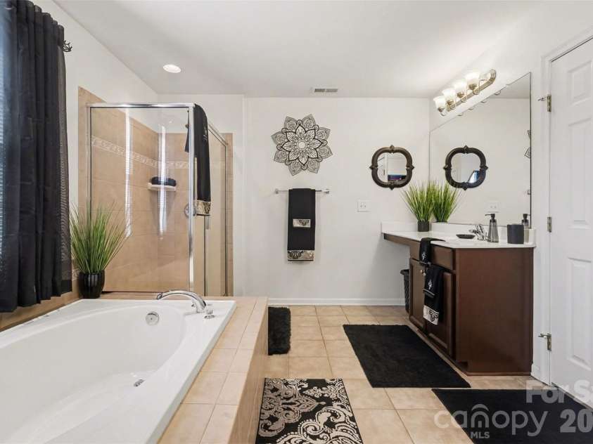 7608 Clarke Ridge Court, Charlotte, NC 28269.  MLS# CAR4374193, YatesRealty ID 16842. 