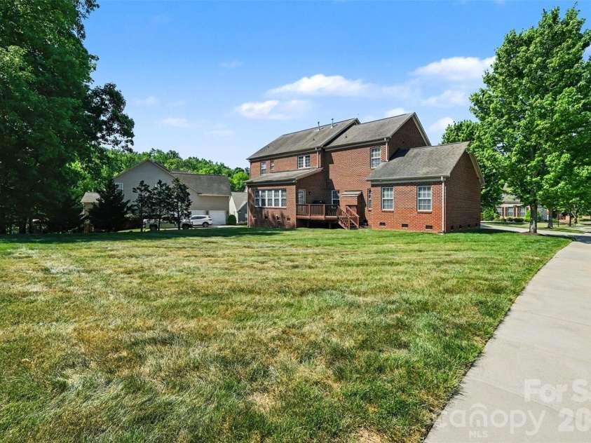 7608 Clarke Ridge Court, Charlotte, NC 28269.  MLS# CAR4374193, YatesRealty ID 16842. 