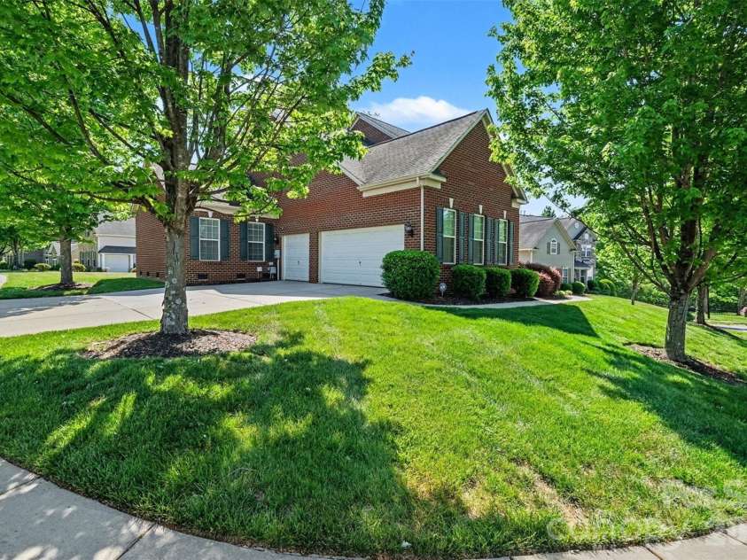 7608 Clarke Ridge Court, Charlotte, NC 28269.  MLS# CAR4374193, YatesRealty ID 16842. 