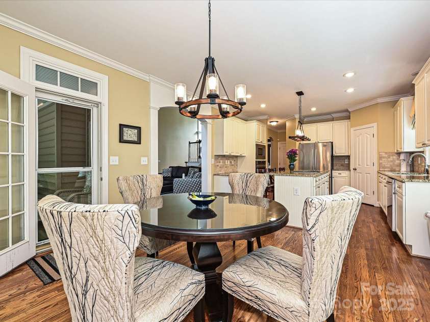 2406 Tarleton Twins Terrace, Charlotte, NC 28270.  MLS# CAR4261443, YatesRealty ID 16844. Breakfast and Kitchen
