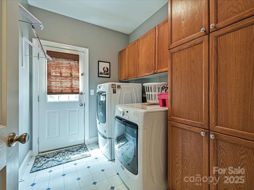 2406 Tarleton Twins Terrace, Charlotte, NC 28270.  MLS# CAR4261443, YatesRealty ID 16844. Main level Laundry