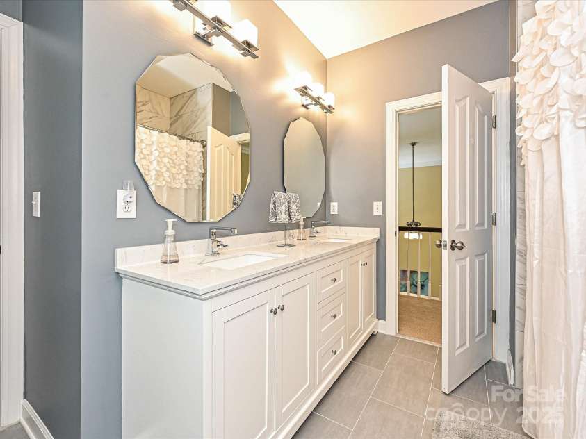 2406 Tarleton Twins Terrace, Charlotte, NC 28270.  MLS# CAR4261443, YatesRealty ID 16844. Upper level full bath