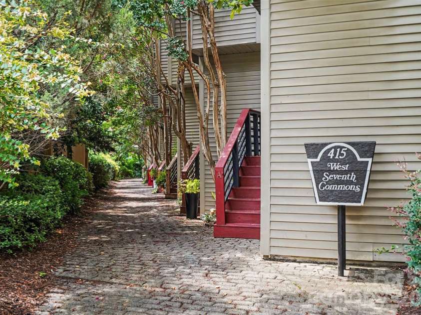 415 7th Street, Charlotte, NC 28202.  MLS# CAR4415449, YatesRealty ID 16844. 