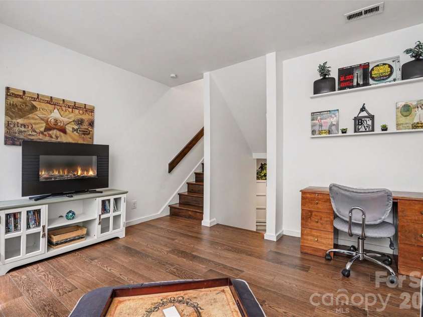 415 7th Street, Charlotte, NC 28202.  MLS# CAR4415449, YatesRealty ID 16844. 