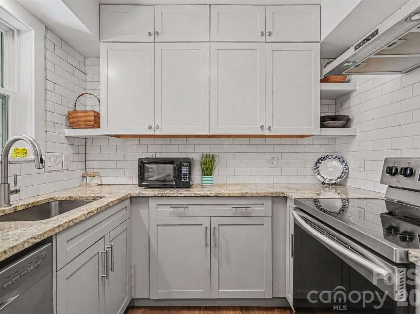 415 7th Street, Charlotte, NC 28202.  MLS# CAR4415449, YatesRealty ID 16844. 