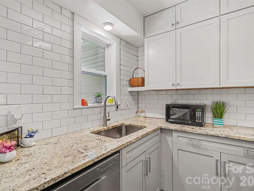 415 7th Street, Charlotte, NC 28202.  MLS# CAR4415449, YatesRealty ID 16844. 
