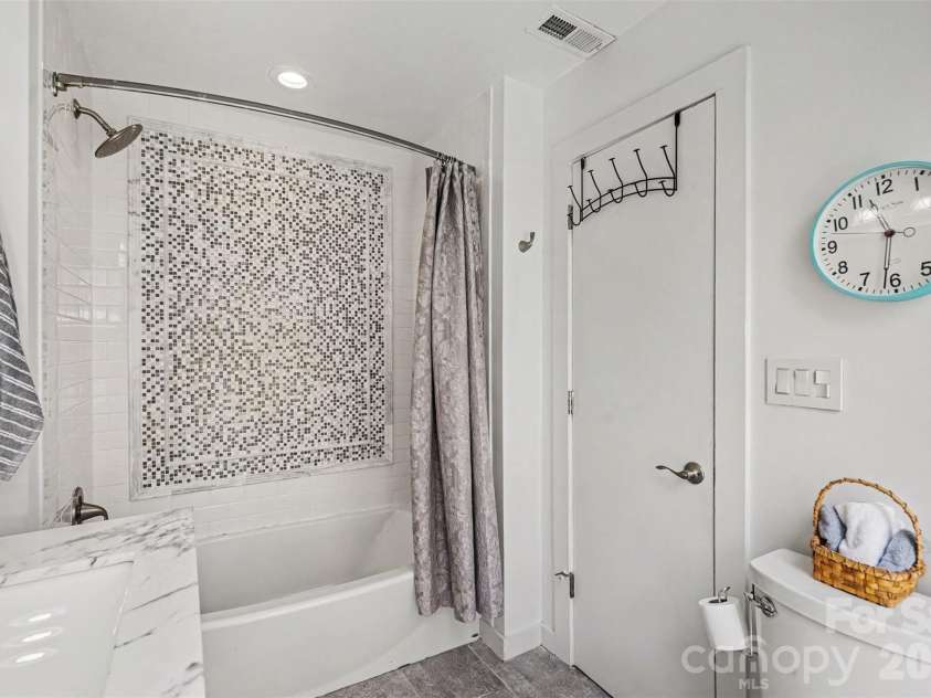 415 7th Street, Charlotte, NC 28202.  MLS# CAR4415449, YatesRealty ID 16844. 