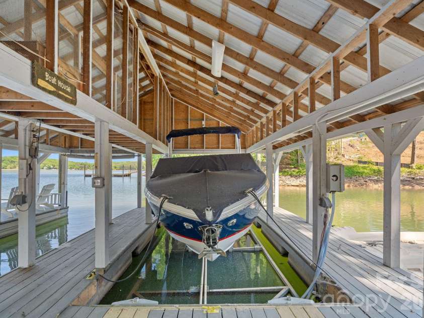 1420 Roundstone Road, Sherrills Ford, NC 28673.  MLS# CAR4369339, YatesRealty ID 16847. 
