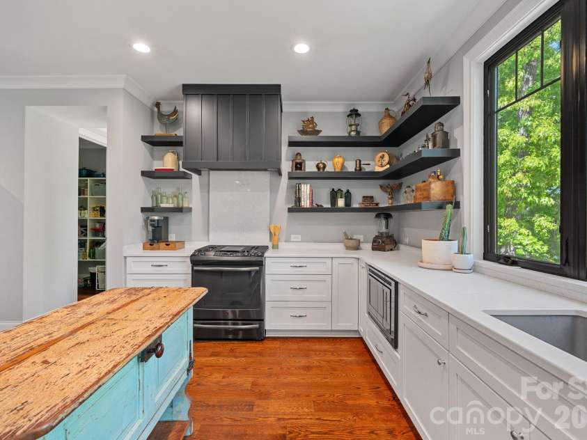 1420 Roundstone Road, Sherrills Ford, NC 28673.  MLS# CAR4369339, YatesRealty ID 16847. 