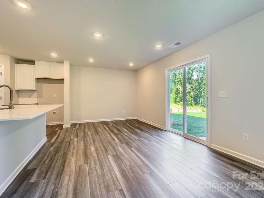 2107 Columbidae Lane, Gastonia, NC 28052.  MLS# CAR4249525, YatesRealty ID 16848. Breakfast Nook