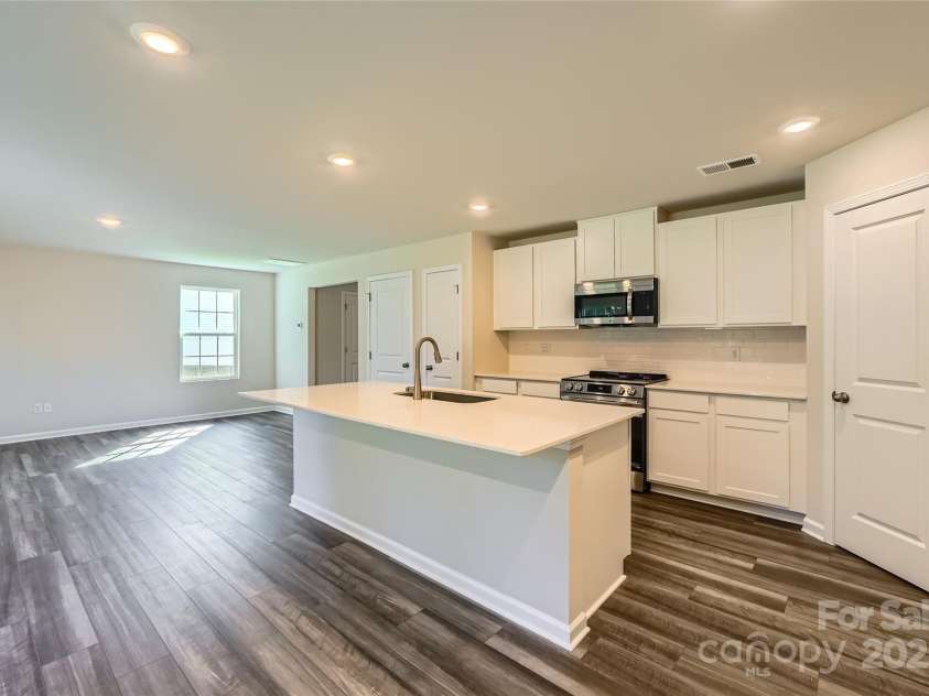 2107 Columbidae Lane, Gastonia, NC 28052.  MLS# CAR4249525, YatesRealty ID 16848. Kitchen