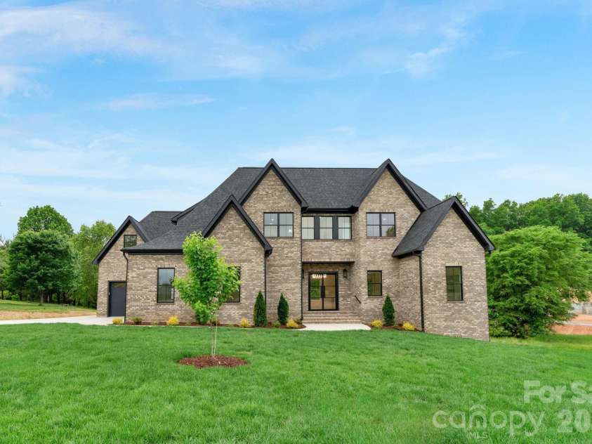 7701 Willowdale Drive, Waxhaw, NC 28173.  MLS# CAR4372276, YatesRealty ID 16848. 