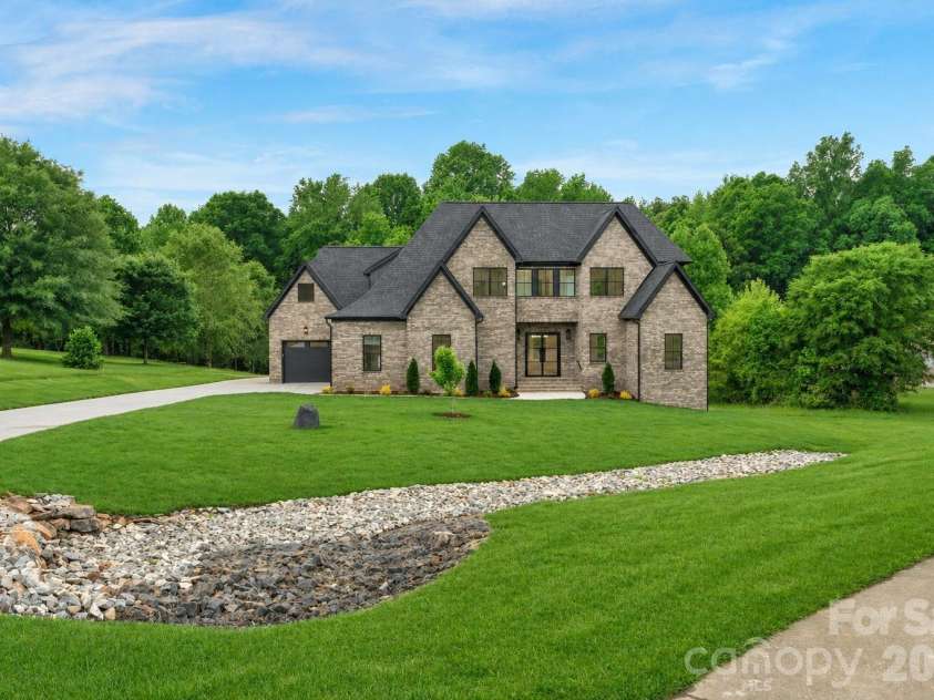 7701 Willowdale Drive, Waxhaw, NC 28173.  MLS# CAR4372276, YatesRealty ID 16848. 